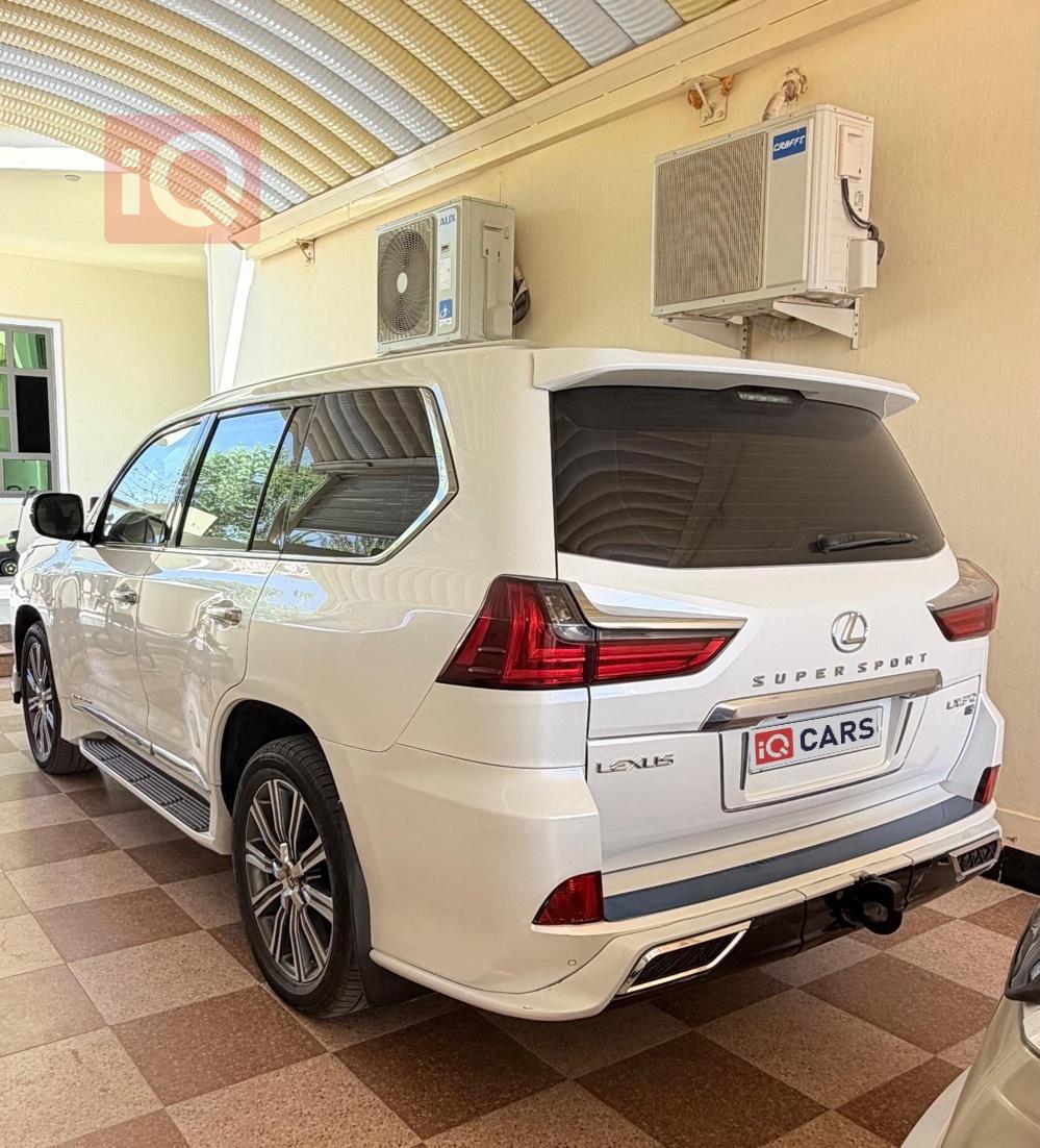 Lexus LX